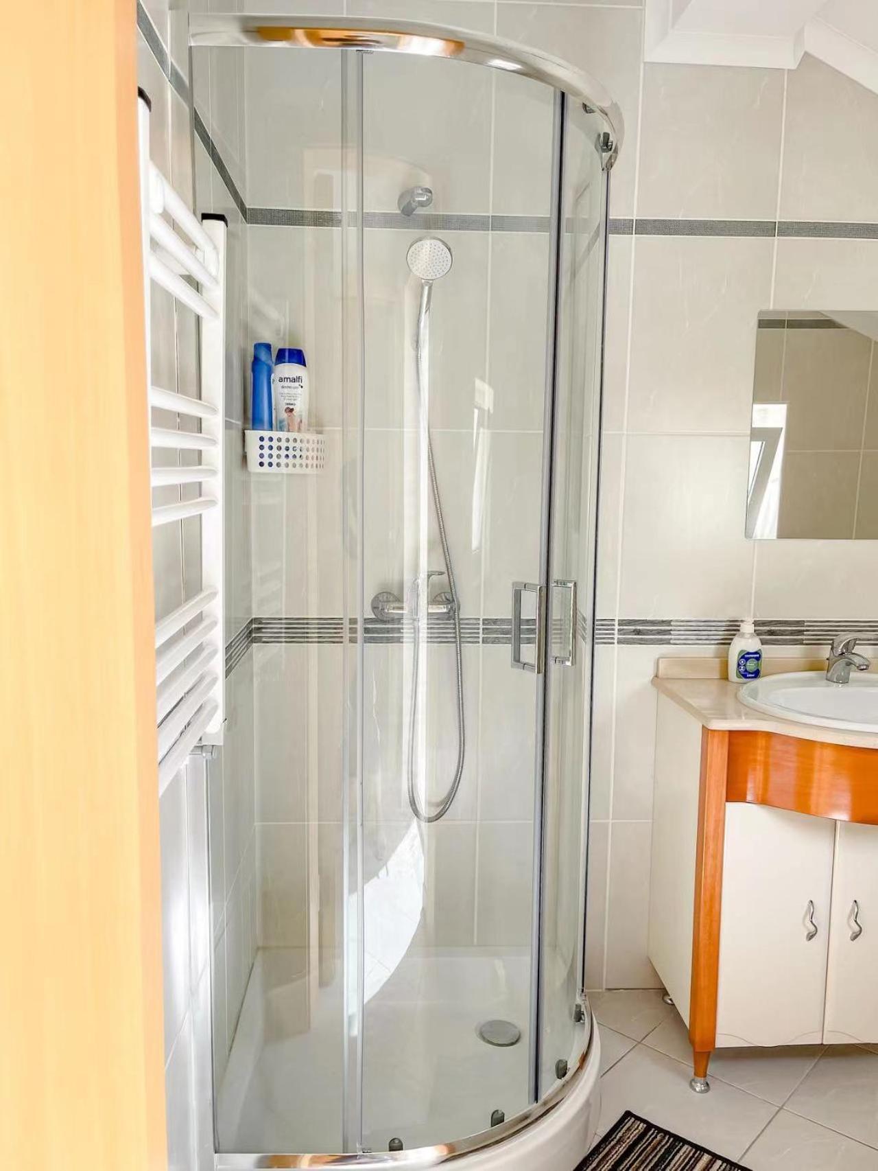 Seaside Room In A Peniche Townhouse Featuring A Private Bathroom And Shared Access To The Swimming Pool And Kitchen Atouguia Da Baleia Ngoại thất bức ảnh